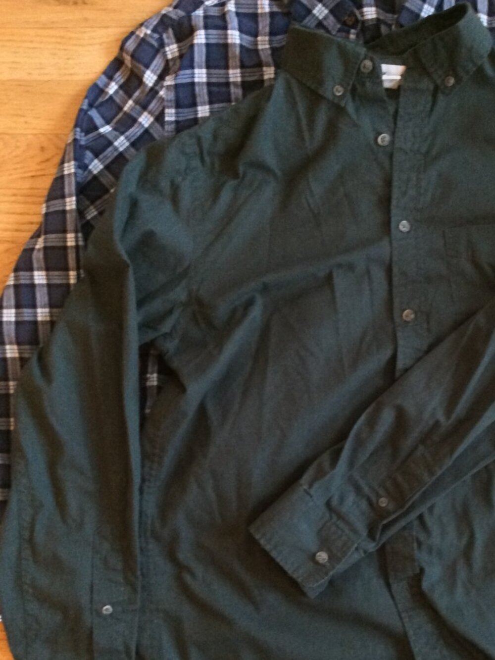 Old Navy Bundle, 2 Men's LS Button Down Shirts, Med, Slim Fit.